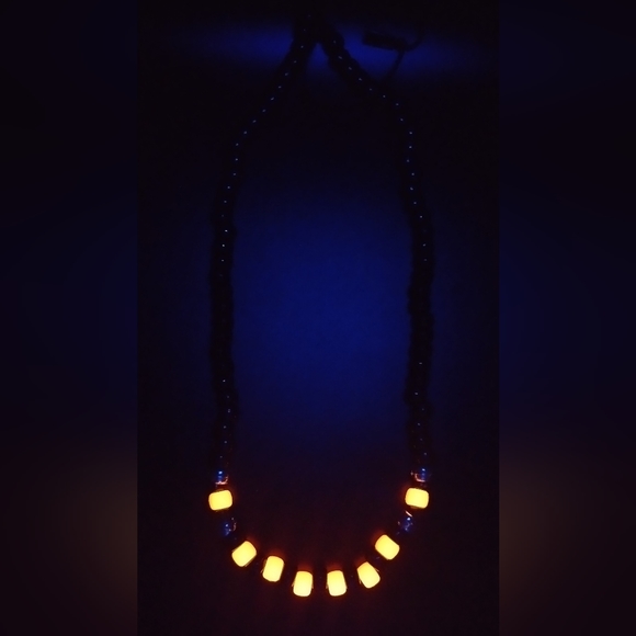 GLOW NECKLACES - Picture 7 of 16